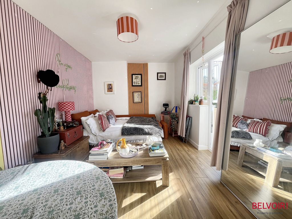 Property photo 3 of 36