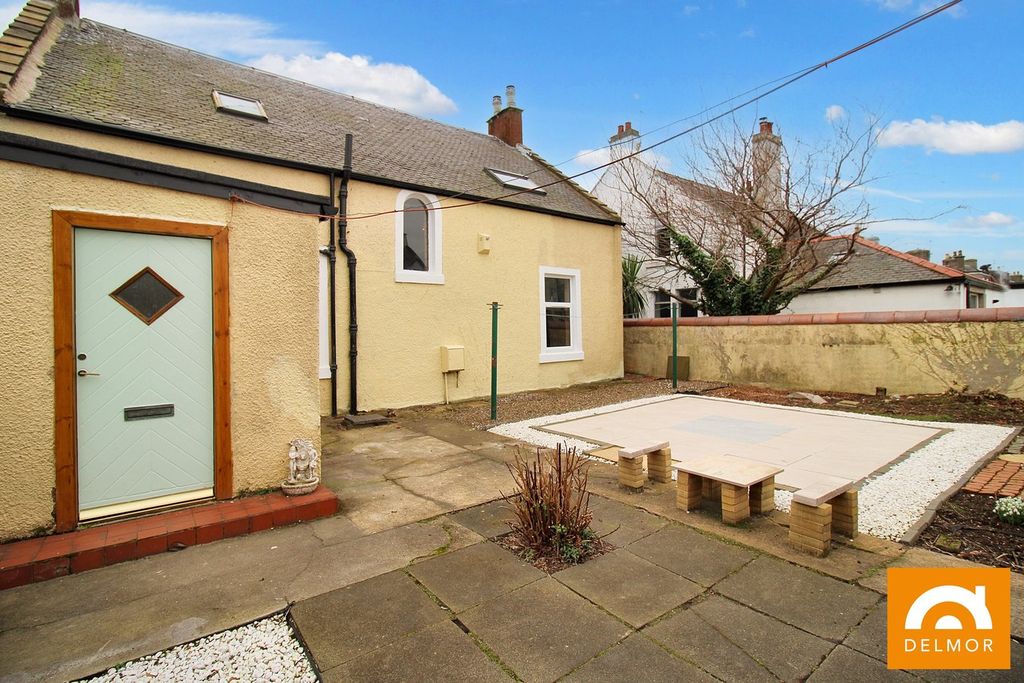 Property photo 3 of 26