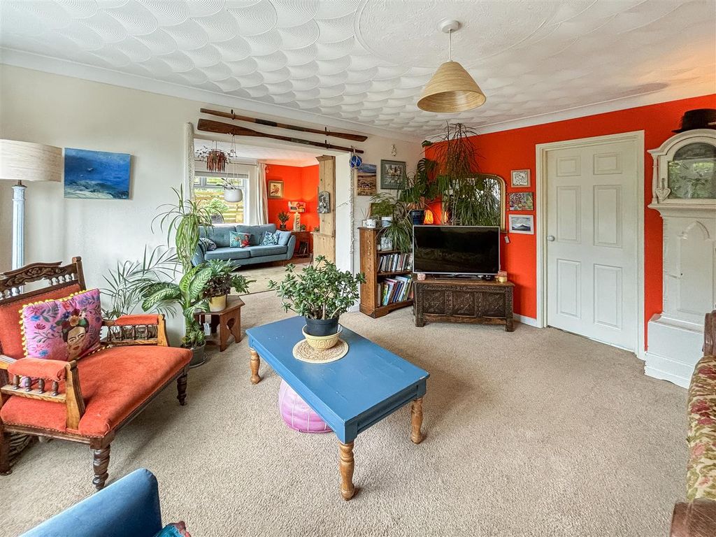 Property photo 3 of 21