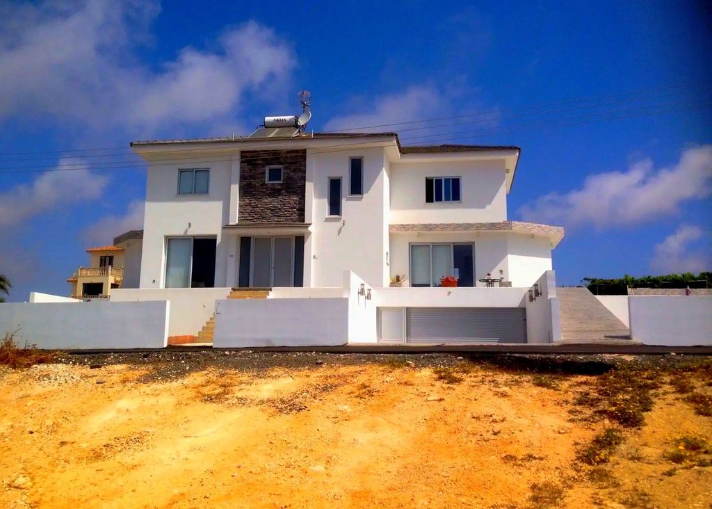 Property photo 1 of 23