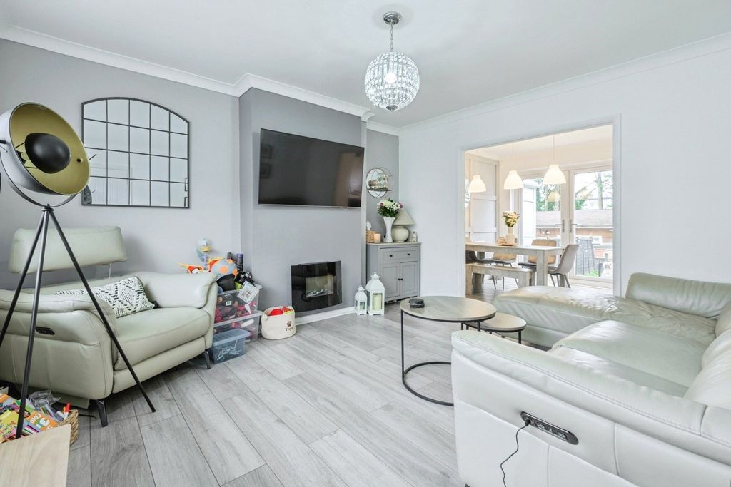 Property photo 2 of 16 Pbox-Img.Jpg