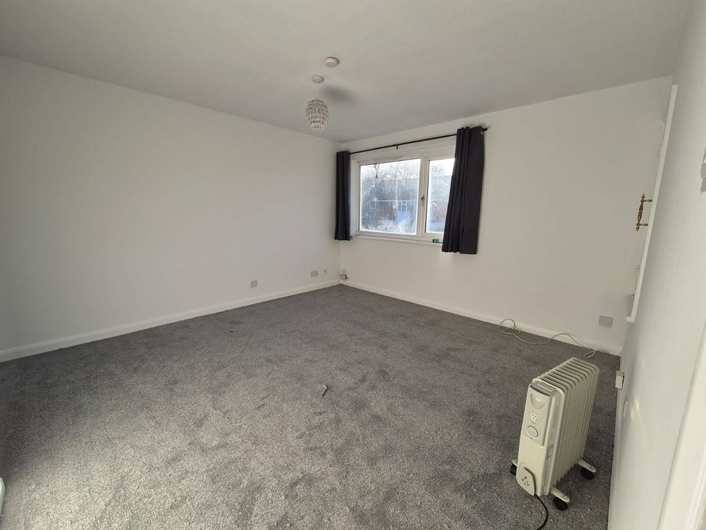 Property photo 3 of 7 Living Room