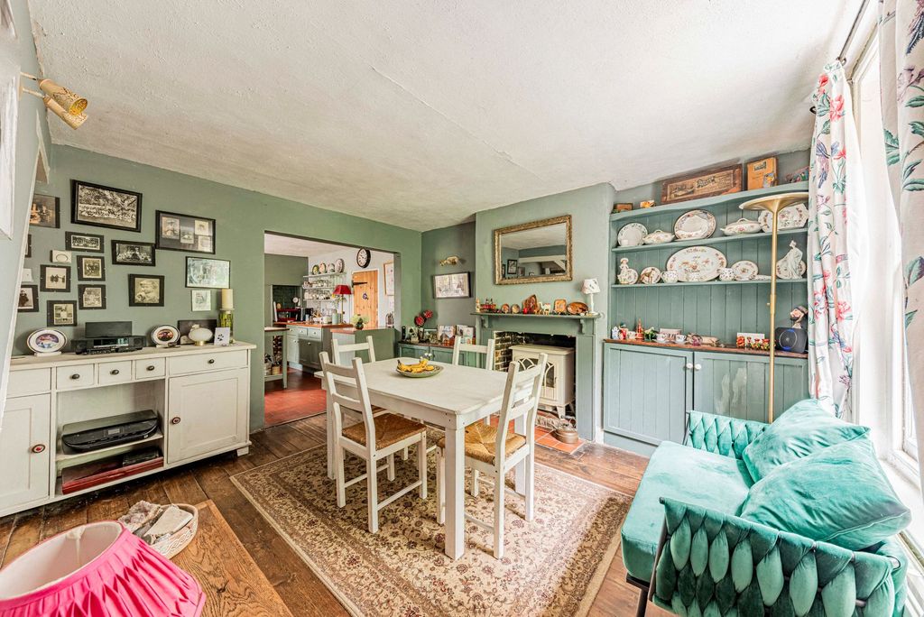 Property photo 2 of 33 Dining Room (1)