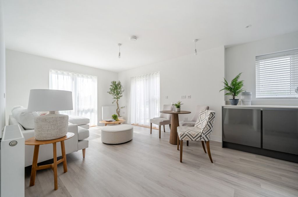 Property photo 2 of 12 1456827-9-69Fcb07...