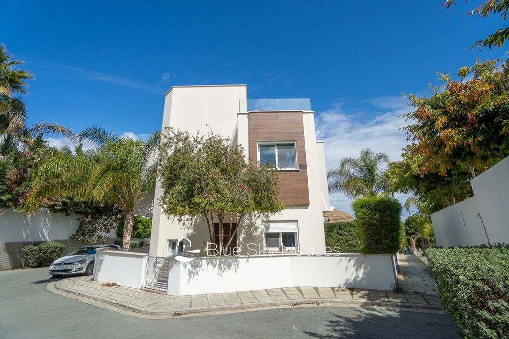 Property photo 1 of 28