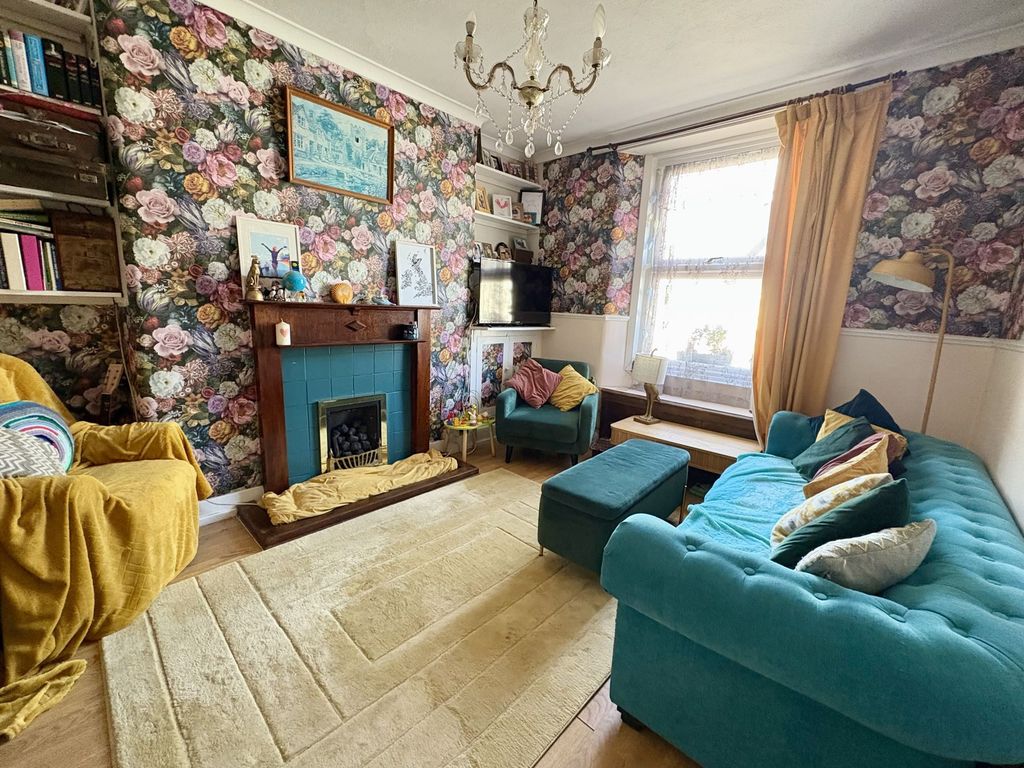 Property photo 2 of 25