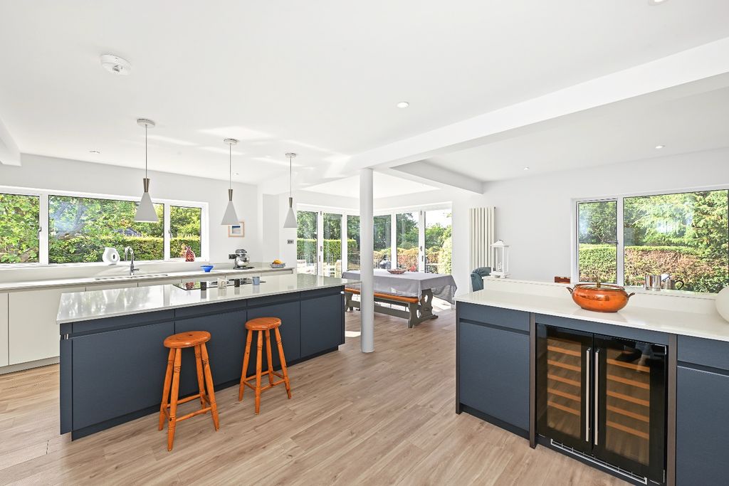 Property photo 2 of 30 5440363
