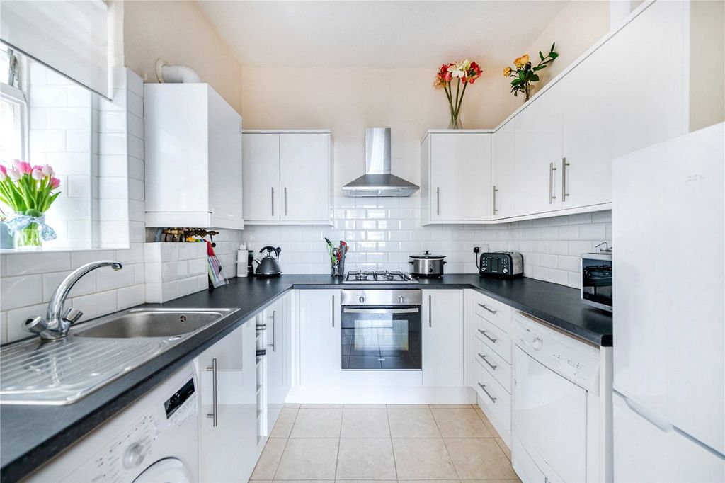 Property photo 2 of 7 Kitchen