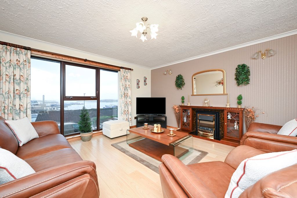 Property photo 3 of 35