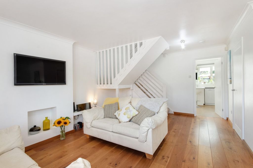 Property photo 3 of 18 Sitting Room