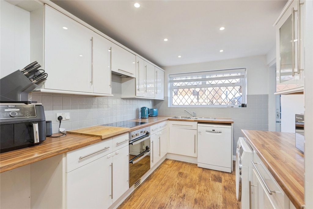 Property photo 3 of 19 Picture No. 16