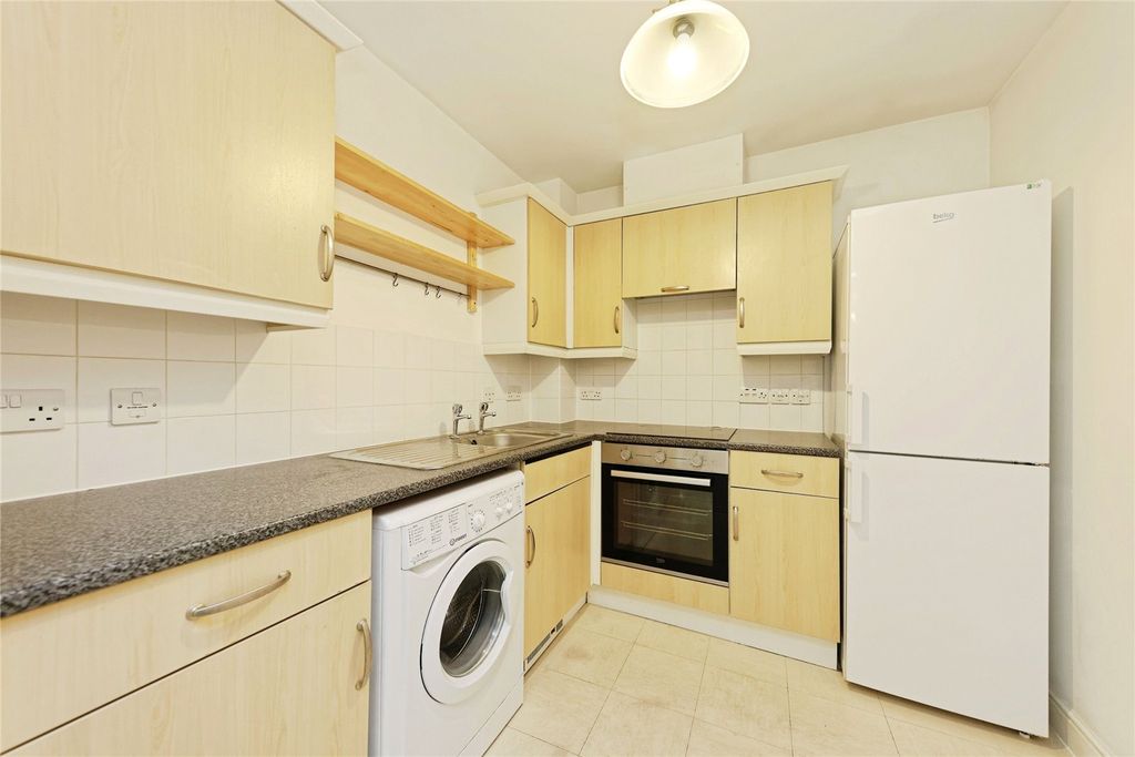 Property photo 3 of 16 Picture No. 12