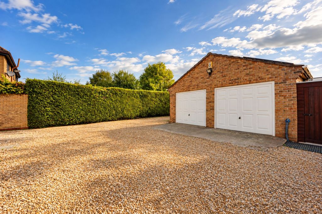 Property photo 3 of 36