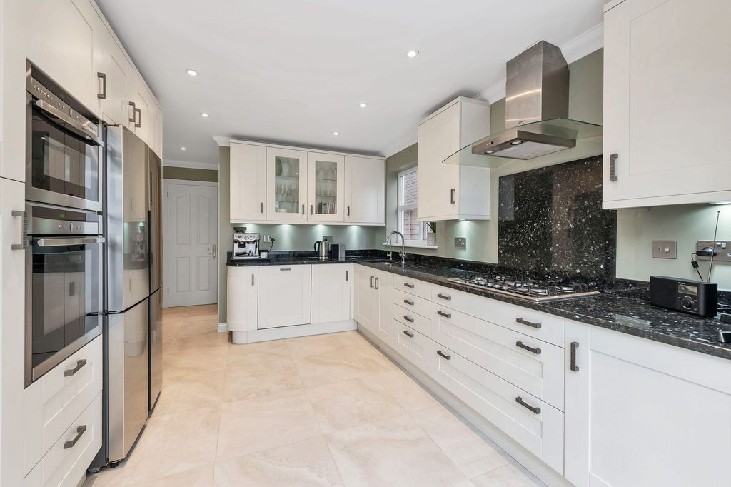 Property photo 2 of 20