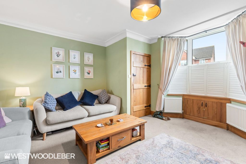 Property photo 2 of 39 Ryeroad_17.Jpg