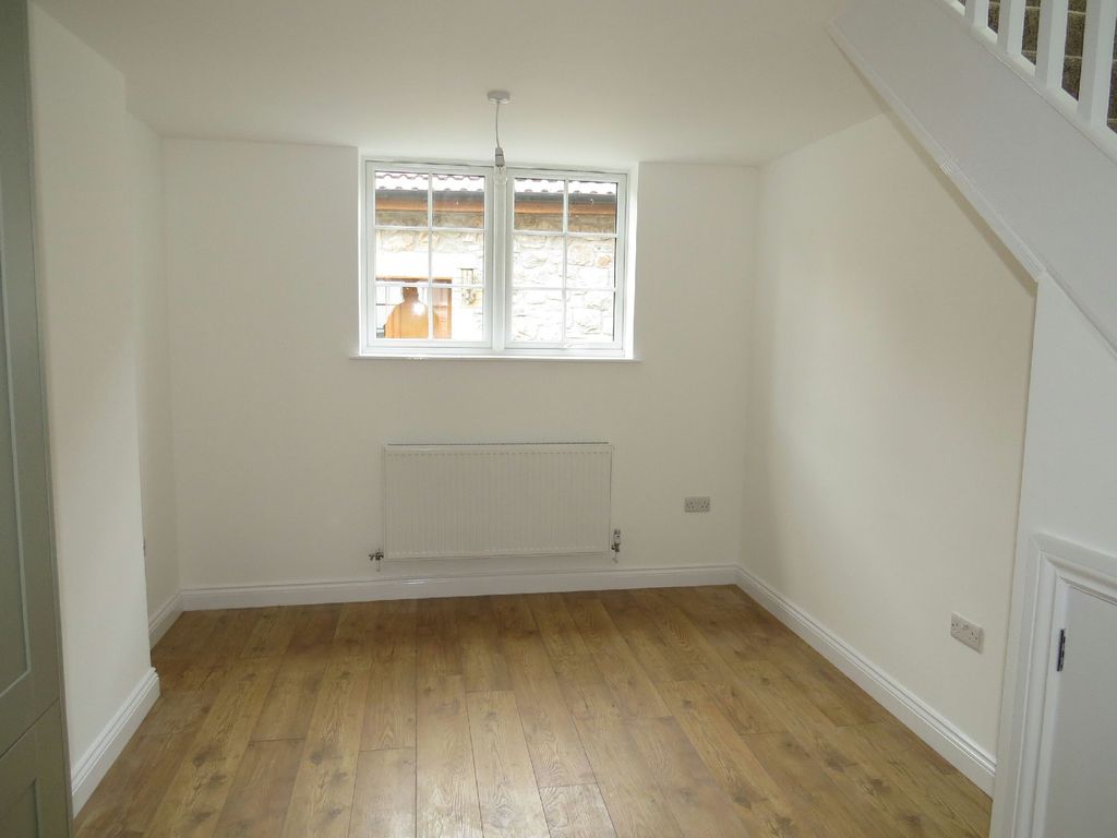 Property photo 3 of 7 Lounge