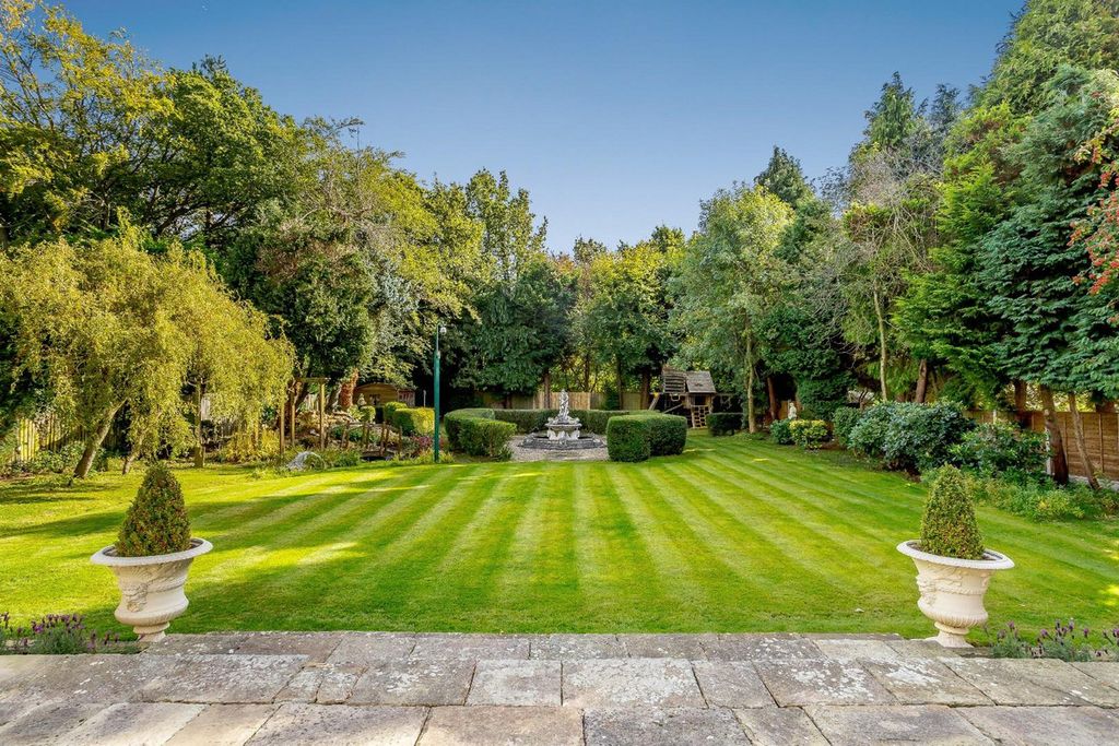 Property photo 2 of 33