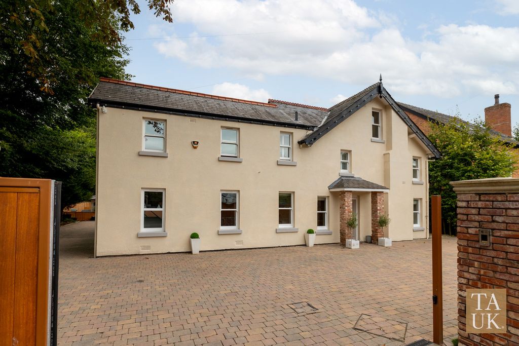 Property photo 1 of 41