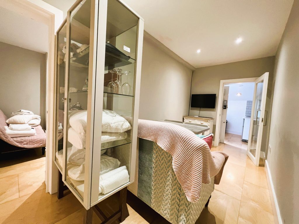 Property photo 2 of 11 12