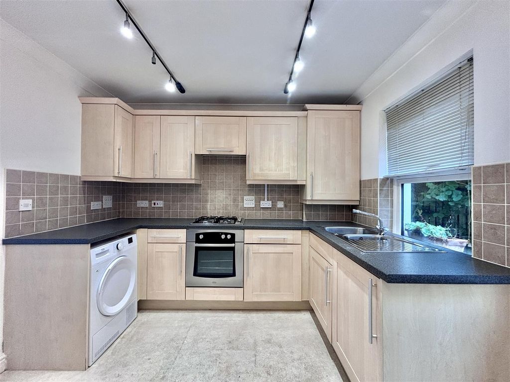 Property photo 2 of 12 Img_8827.Jpg