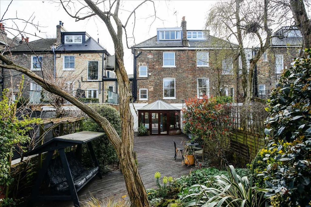 Property photo 2 of 26