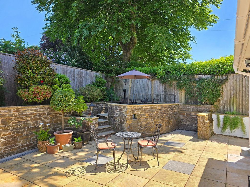 Property photo 2 of 35