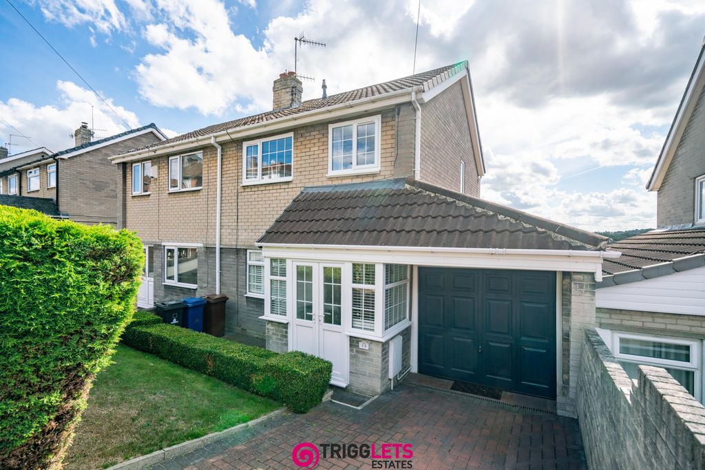 Property photo 1 of 28