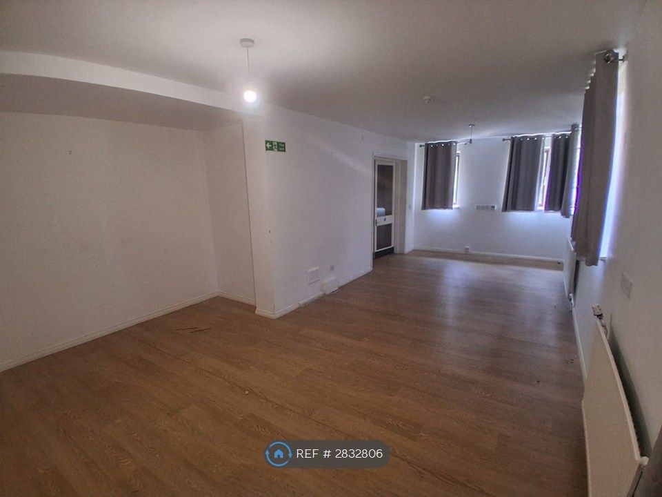 Property photo 2 of 7 Living Room