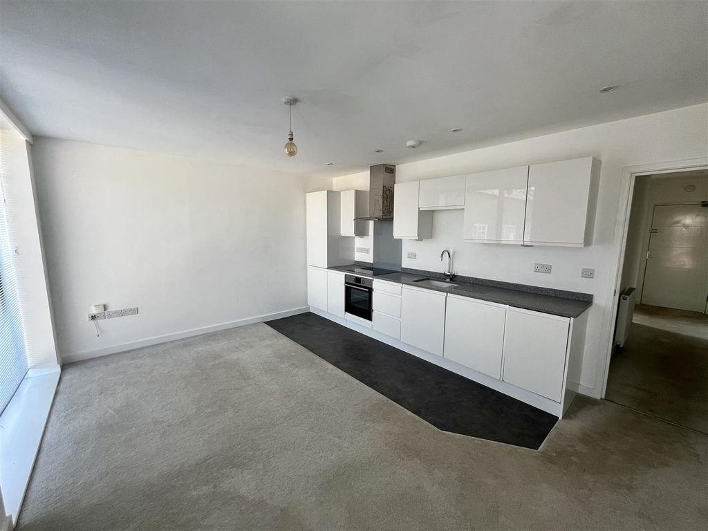 Property photo 3 of 6 Kitchen/Living Room