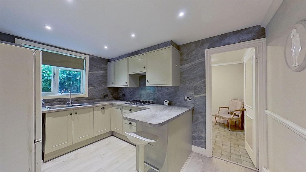 Property photo 2 of 17 Earlsfield-Road-Earlsfield-Sw18-07242026_171805.Jp
