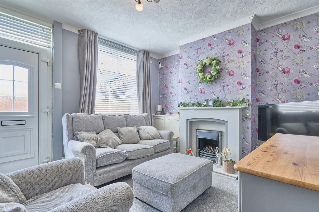 Property photo 3 of 11 Britannia Rd Burbage_1.Jpg
