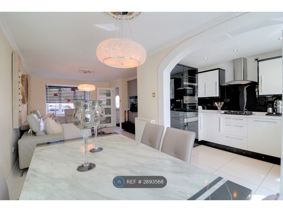 Property photo 2 of 12 Kitchen Diner