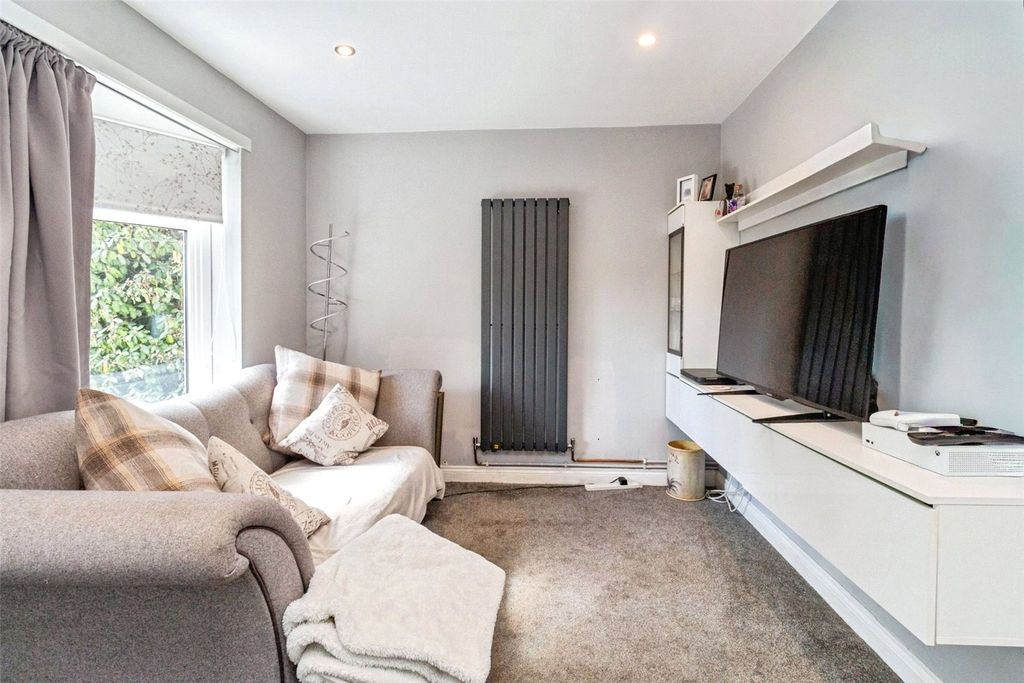 Property photo 2 of 9 Lounge