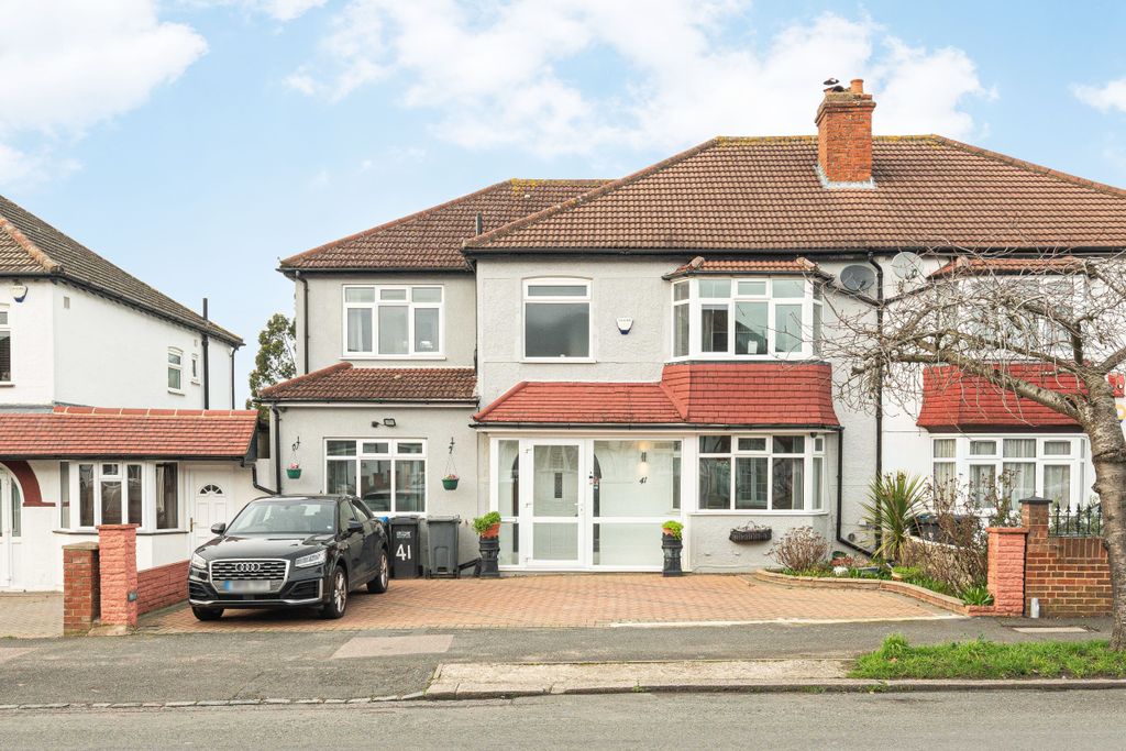 Property photo 1 of 32