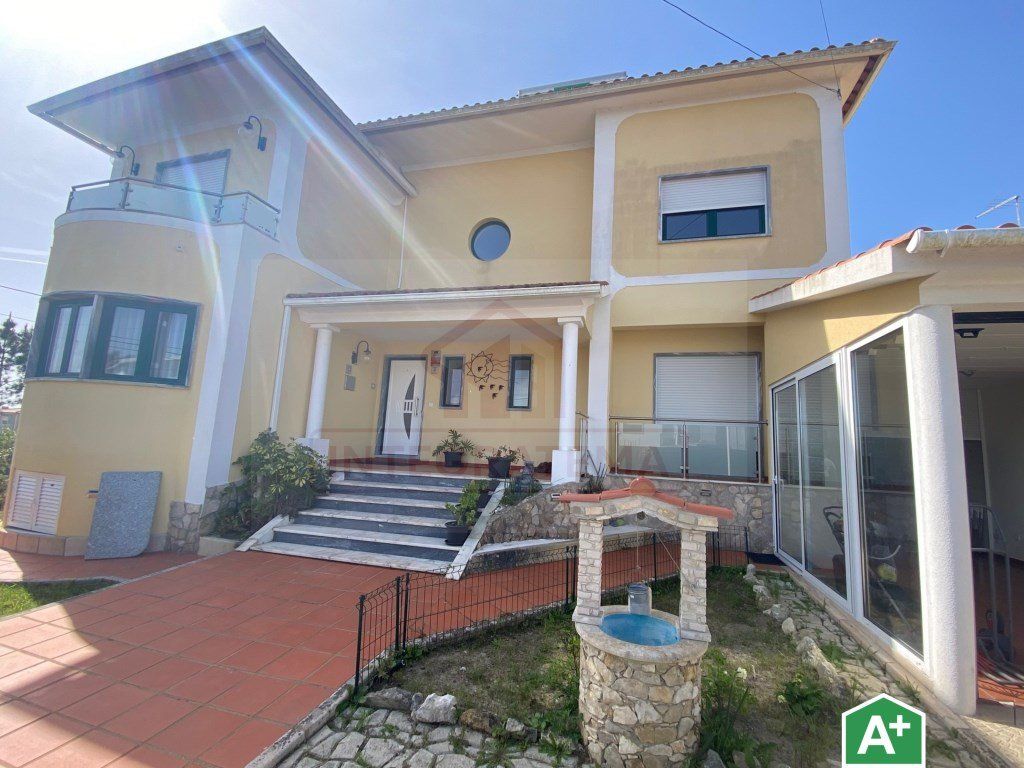 Property photo 2 of 42