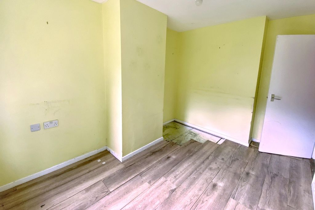 Property photo 3 of 13 72 Poynder Road, Corsham, Wiltshire, Sn13 9Lz