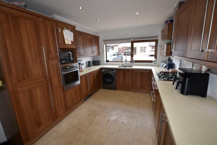 Property photo 2 of 28