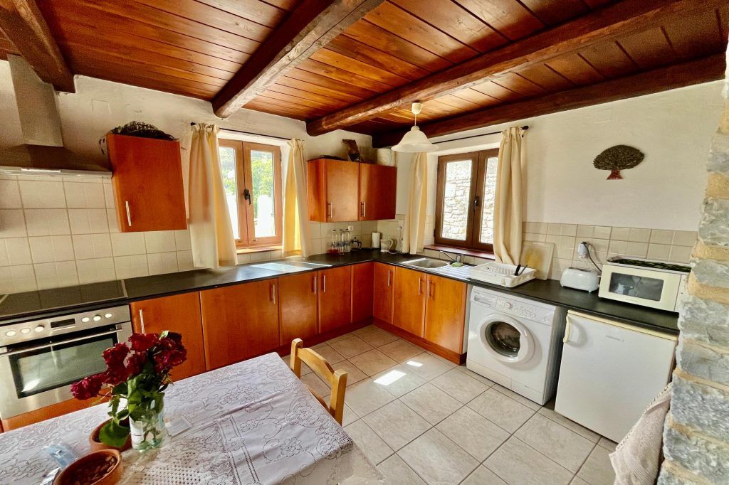 Property photo 3 of 25