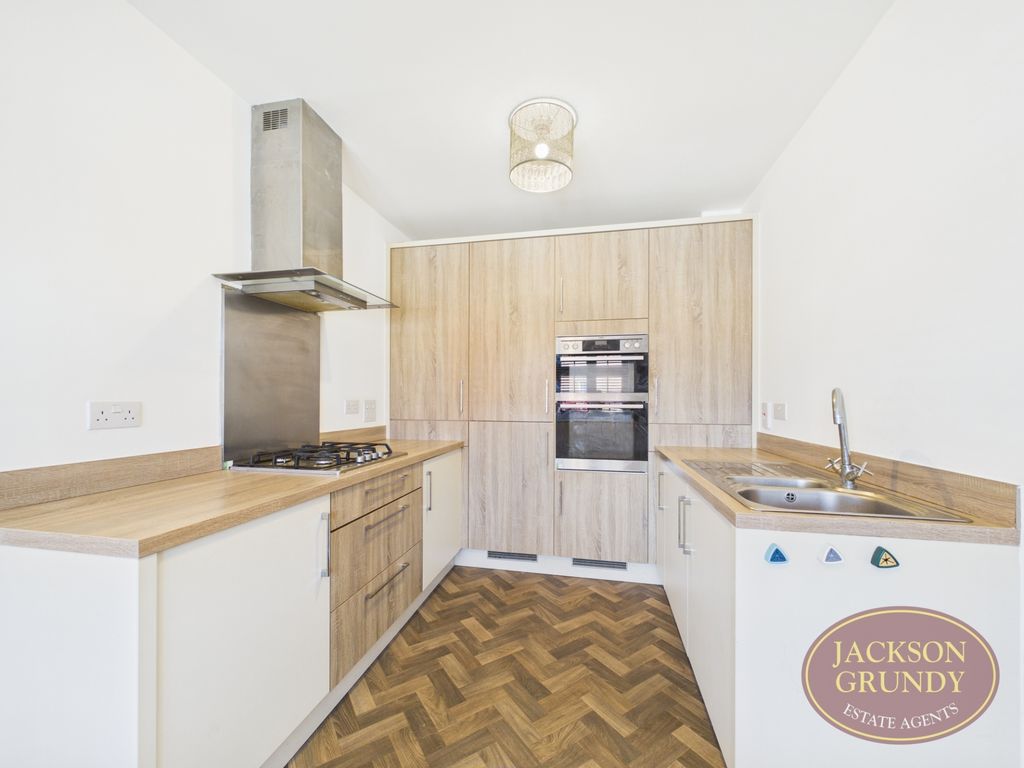 Property photo 2 of 15 Thorpe Road
