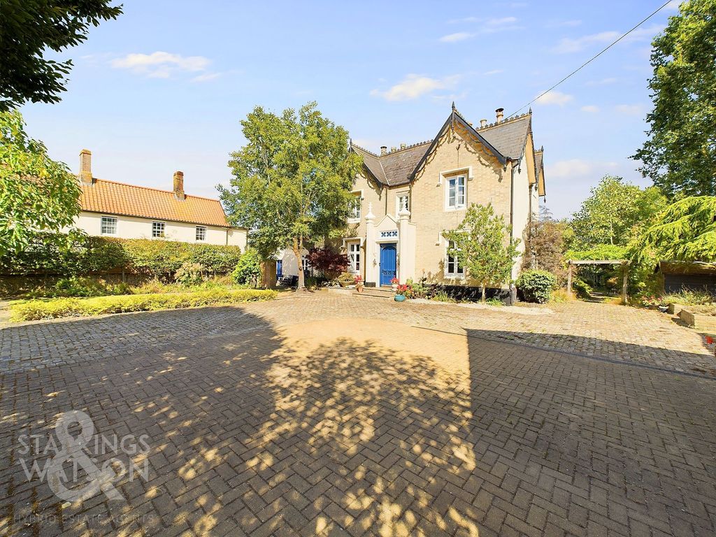 Property photo 2 of 46