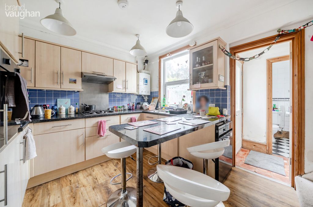 Property photo 2 of 9 46151d21-Cafd-4E7...