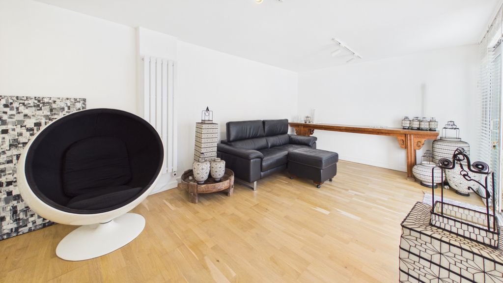 Property photo 3 of 10 Gallery