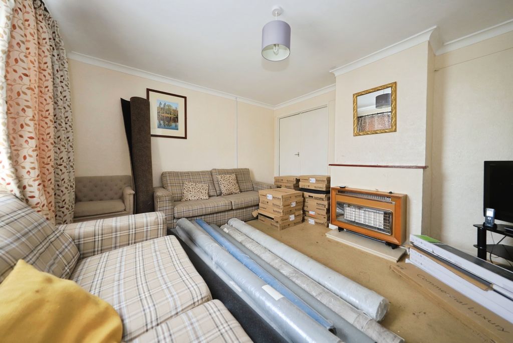 Property photo 2 of 13 Lounge