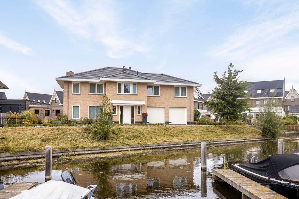 Property photo 2 of 49