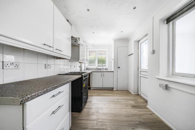 Property photo 3 of 11 Kitchen