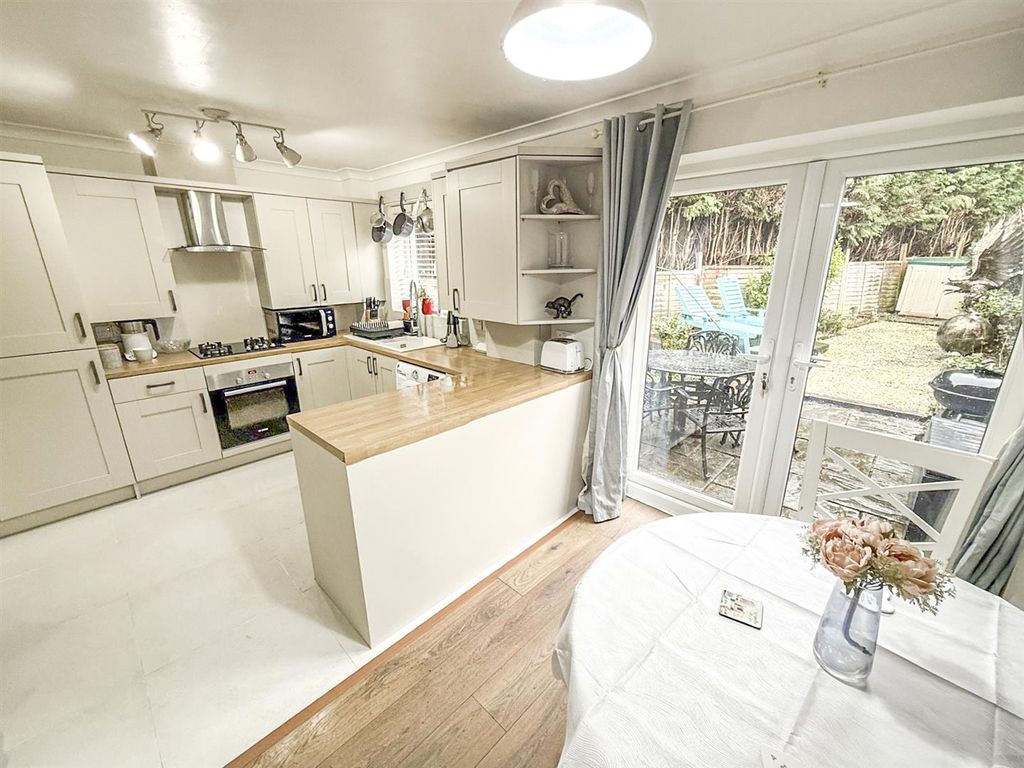 Property photo 3 of 12 Kitchen/Dining Room
