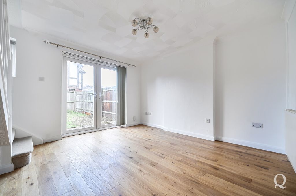 Property photo 3 of 23 0924353E-12ce-405...