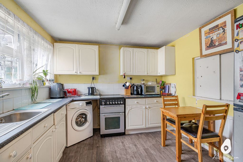 Property photo 2 of 18 5447033