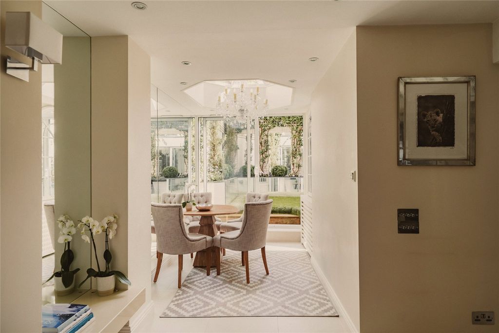 Property photo 3 of 14 Dining Space