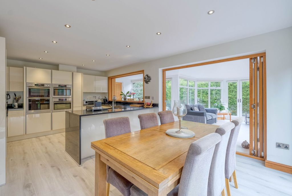 Property photo 3 of 33